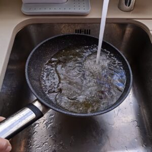 cleaning pan
